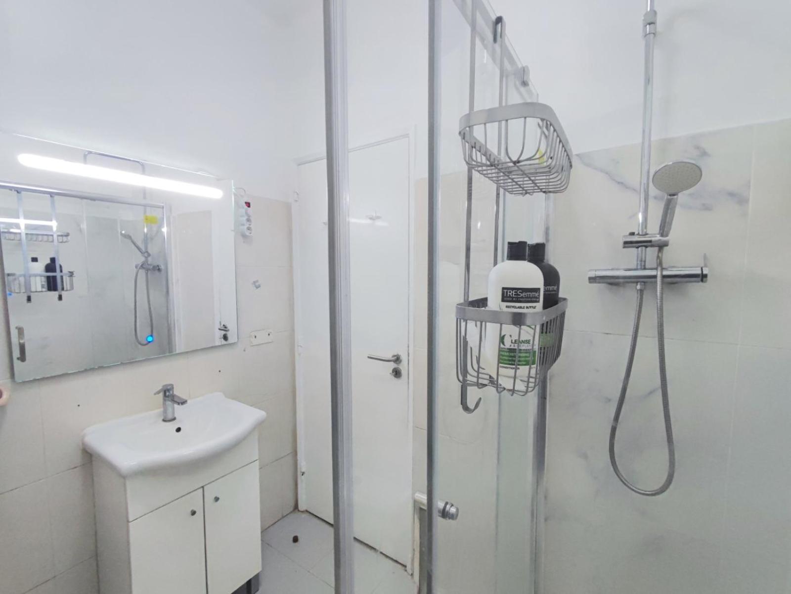 Laxuries Room For Rent Odivelas  Bagian luar foto